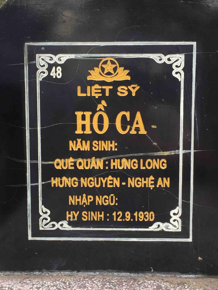 Ảnh mộ liệt sĩ Hồ Ca