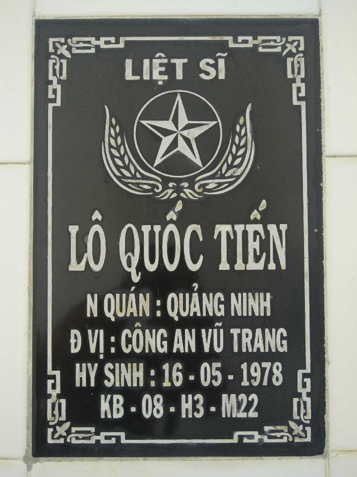 Ảnh mộ liệt sĩ Lô Quốc Tiến
