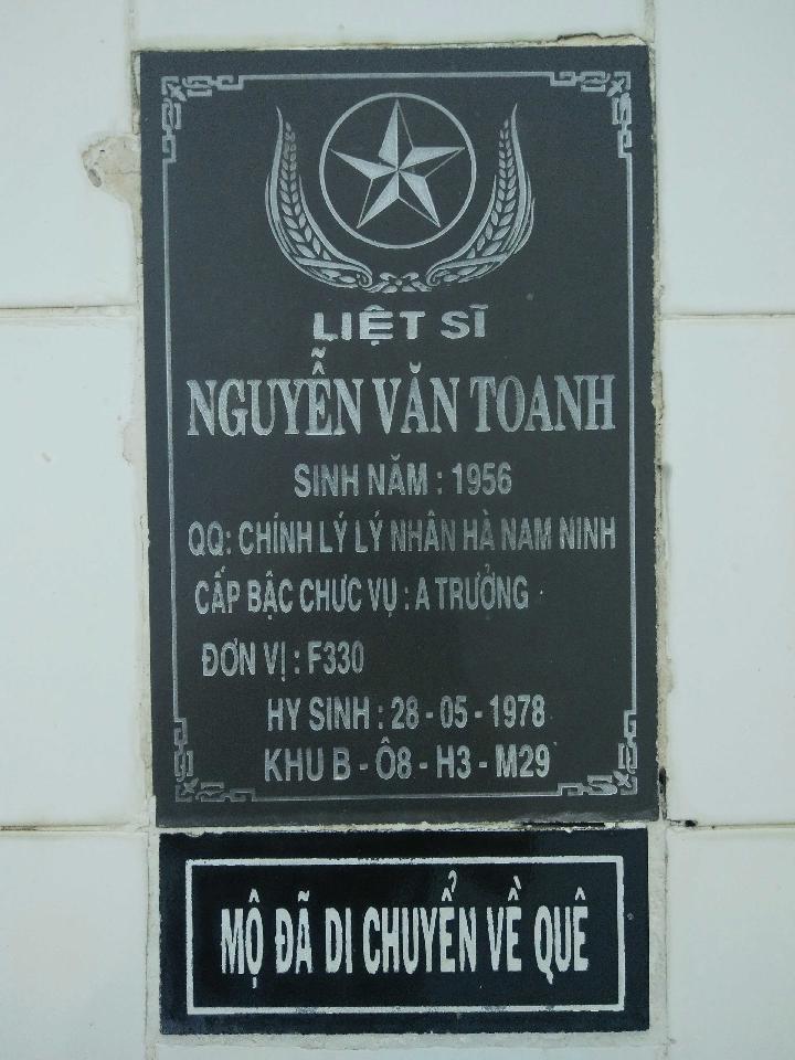 Ảnh mộ liệt sĩ Nguyễn Văn Toanh
