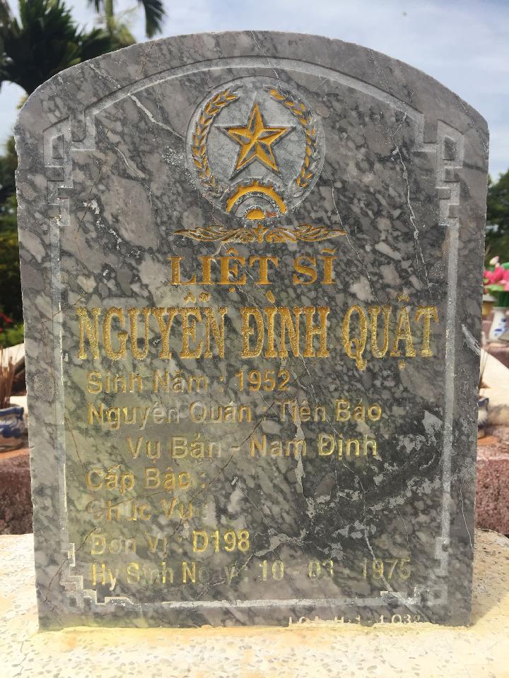 Ảnh mộ liệt sĩ Nguyễn Đình Quật