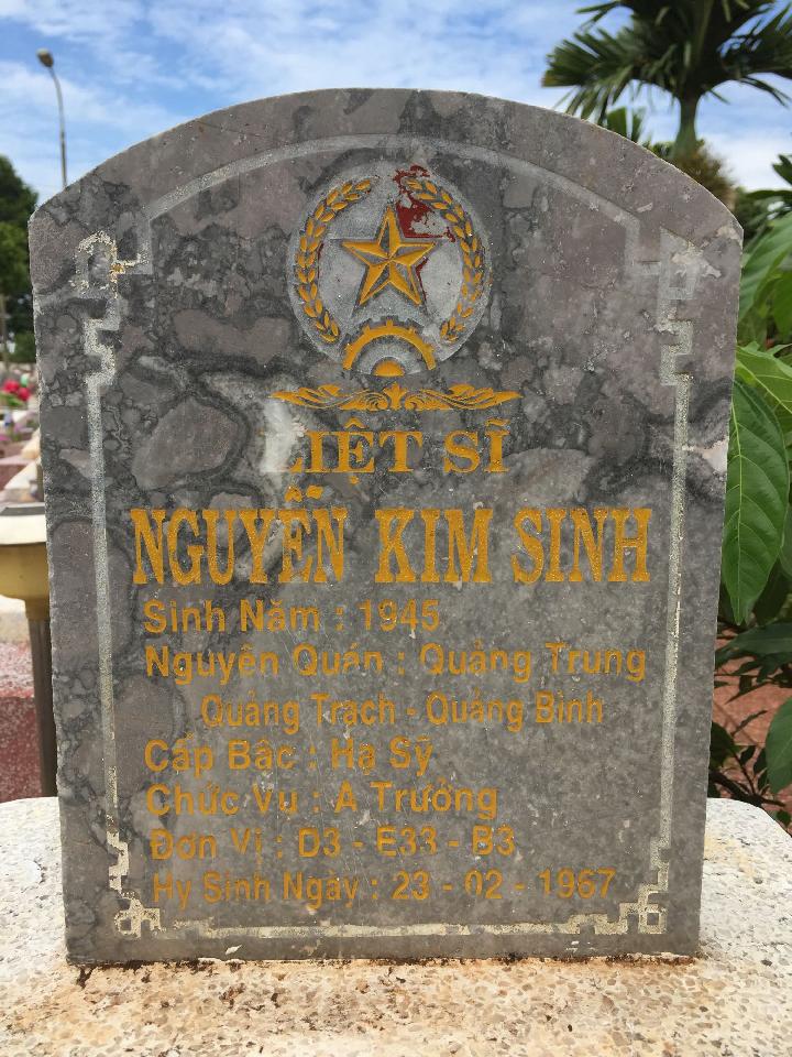 Ảnh mộ liệt sĩ Nguyễn Kim Sinh