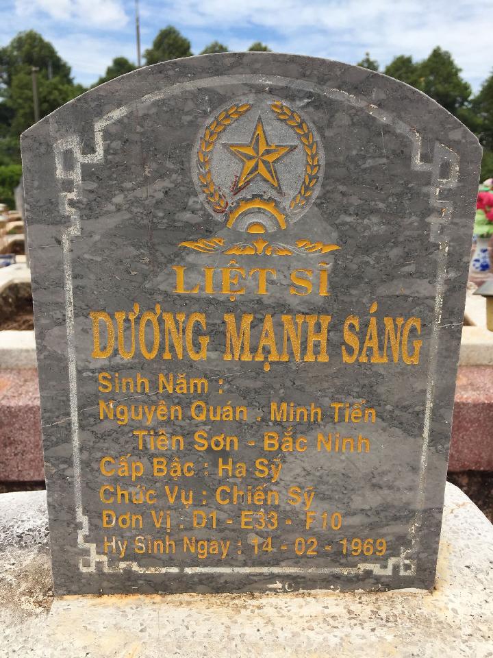 Ảnh mộ liệt sĩ Dương Mạnh Sáng