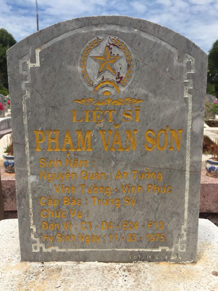 Ảnh mộ liệt sĩ Phạm Văn Sơn