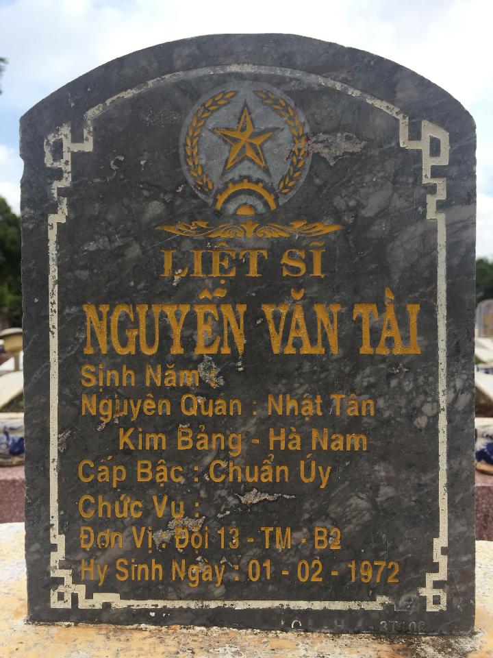 Ảnh mộ liệt sĩ Nguyễn Văn Tài
