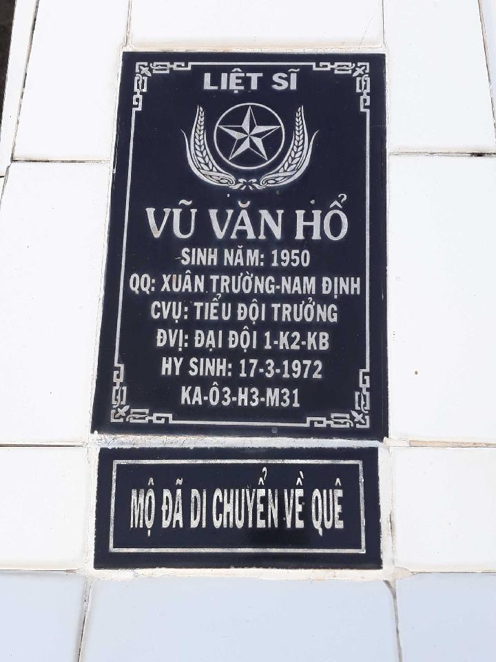 Ảnh mộ liệt sĩ Vũ Văn Hổ