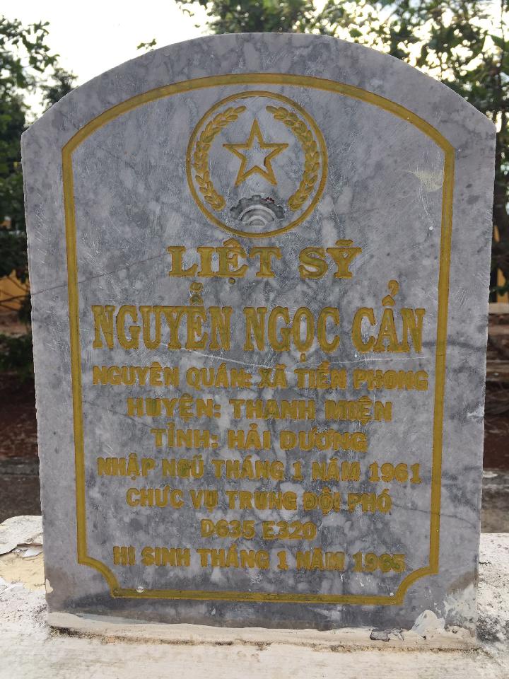 Ảnh mộ liệt sĩ Nguyễn Ngọc Cẩn