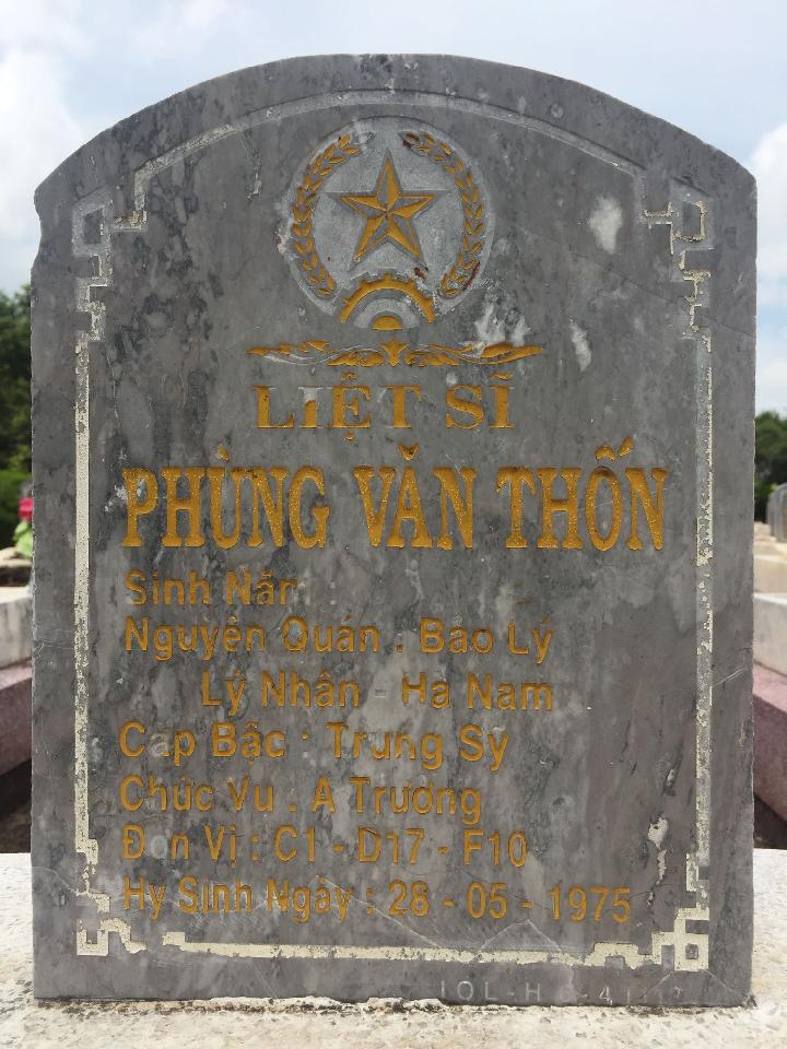 Ảnh mộ liệt sĩ Phùng Văn Thốn