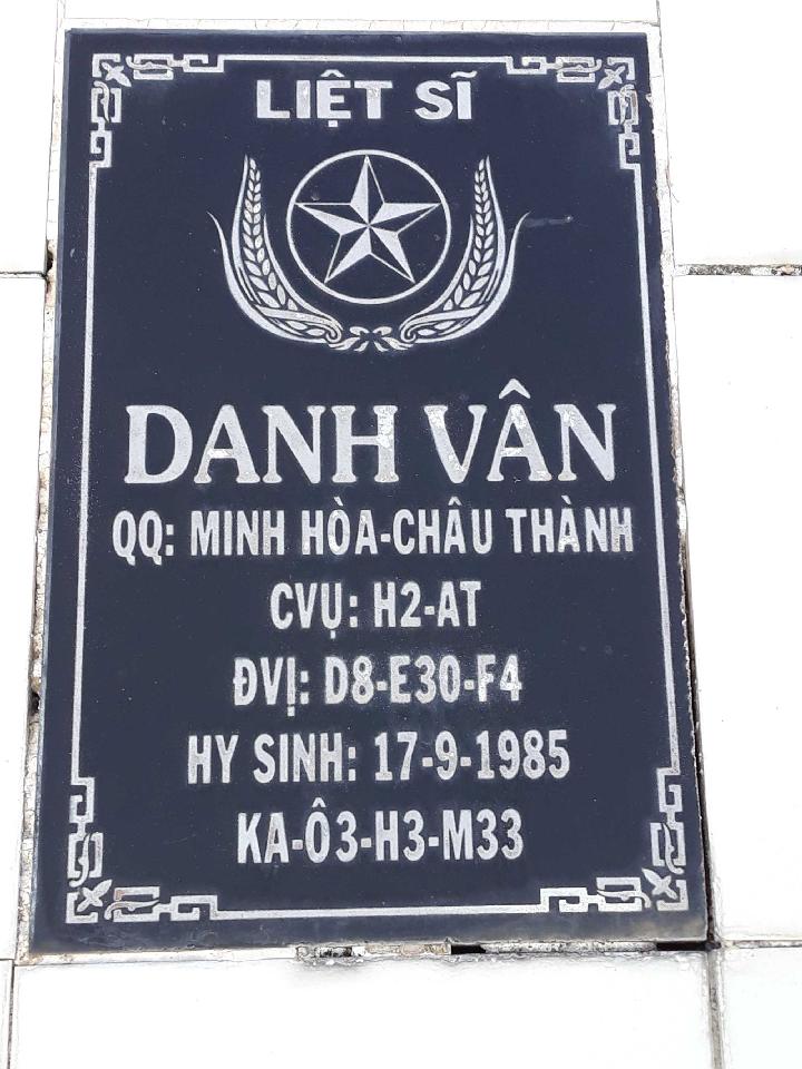 Ảnh mộ liệt sĩ Danh Vân