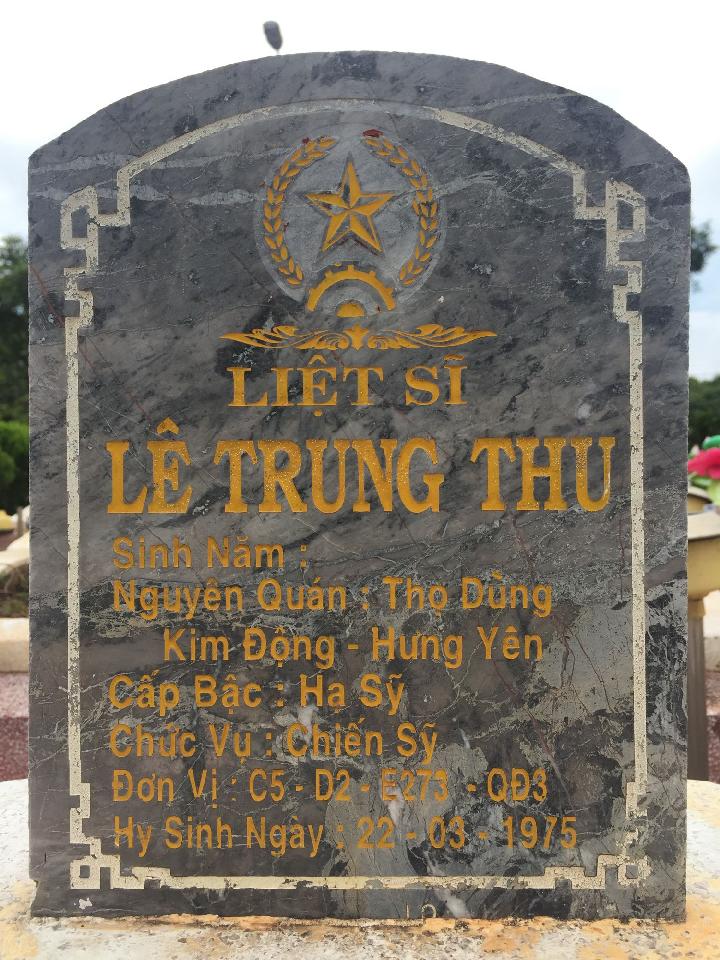 Ảnh mộ liệt sĩ Lê Trung Thu