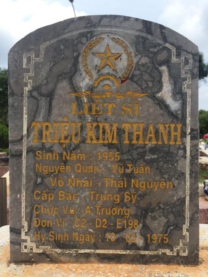 Ảnh mộ liệt sĩ Triệu Kim Thanh