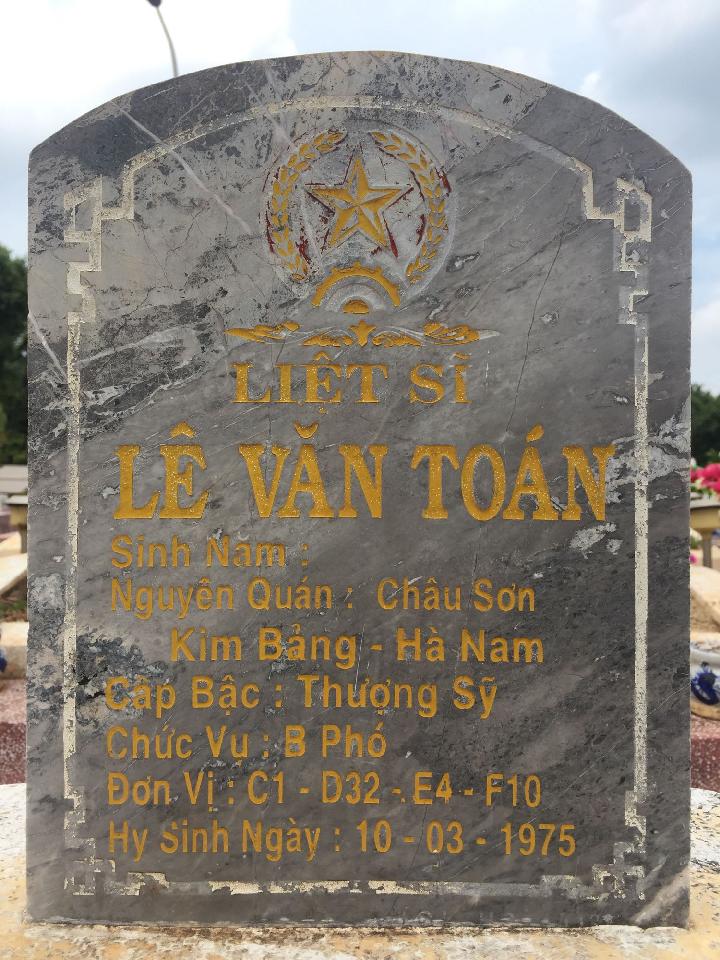 Ảnh mộ liệt sĩ Lê Văn Toán