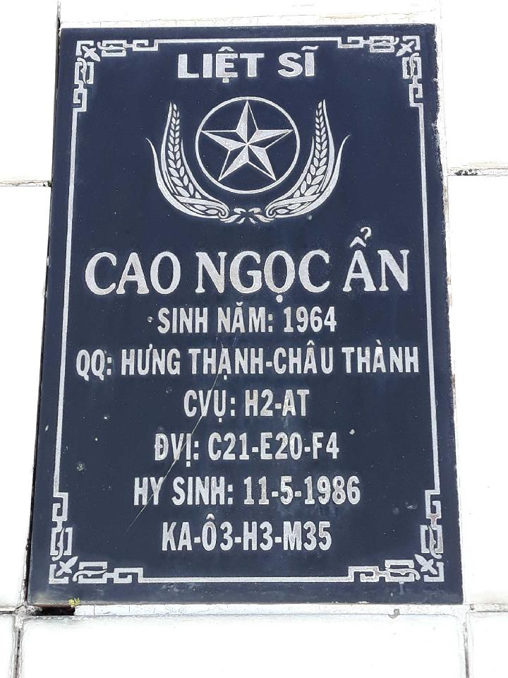 Ảnh mộ liệt sĩ Cao Ngọc Ẩn