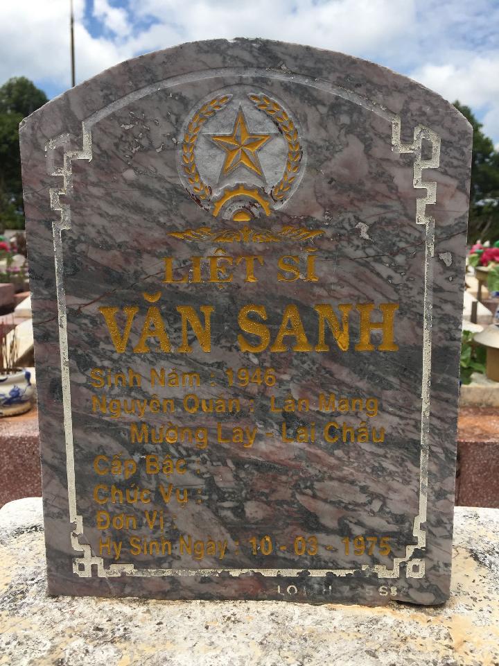 Ảnh mộ liệt sĩ Văn Sanh