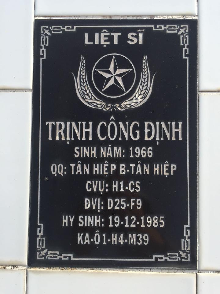 Ảnh mộ liệt sĩ Trương Công Định