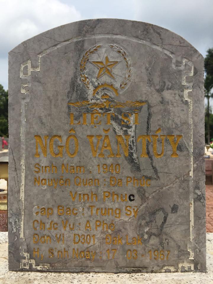 Ảnh mộ liệt sĩ Ngô Văn Túy