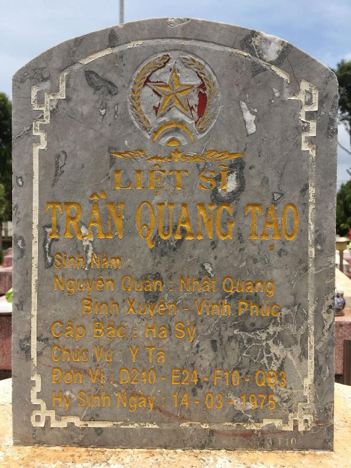 Ảnh mộ liệt sĩ Trần Quang Tạo