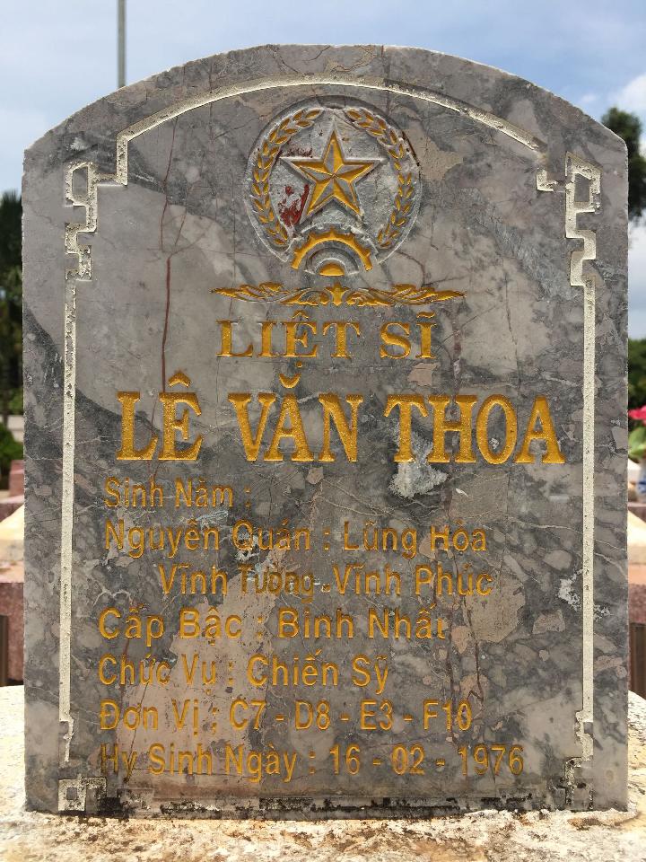 Ảnh mộ liệt sĩ Lê Văn Thoa
