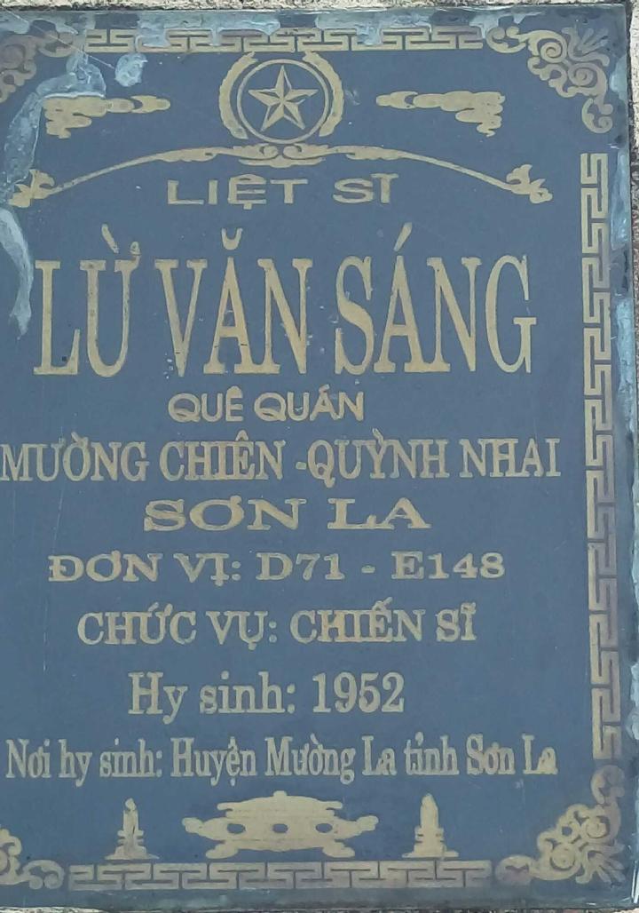 Ảnh mộ liệt sĩ Lừ Văn sáng