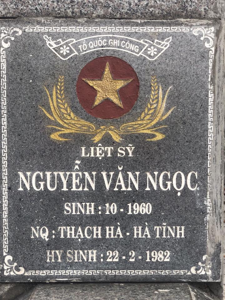 Ảnh mộ liệt sĩ Nguyễn Văn Ngọc