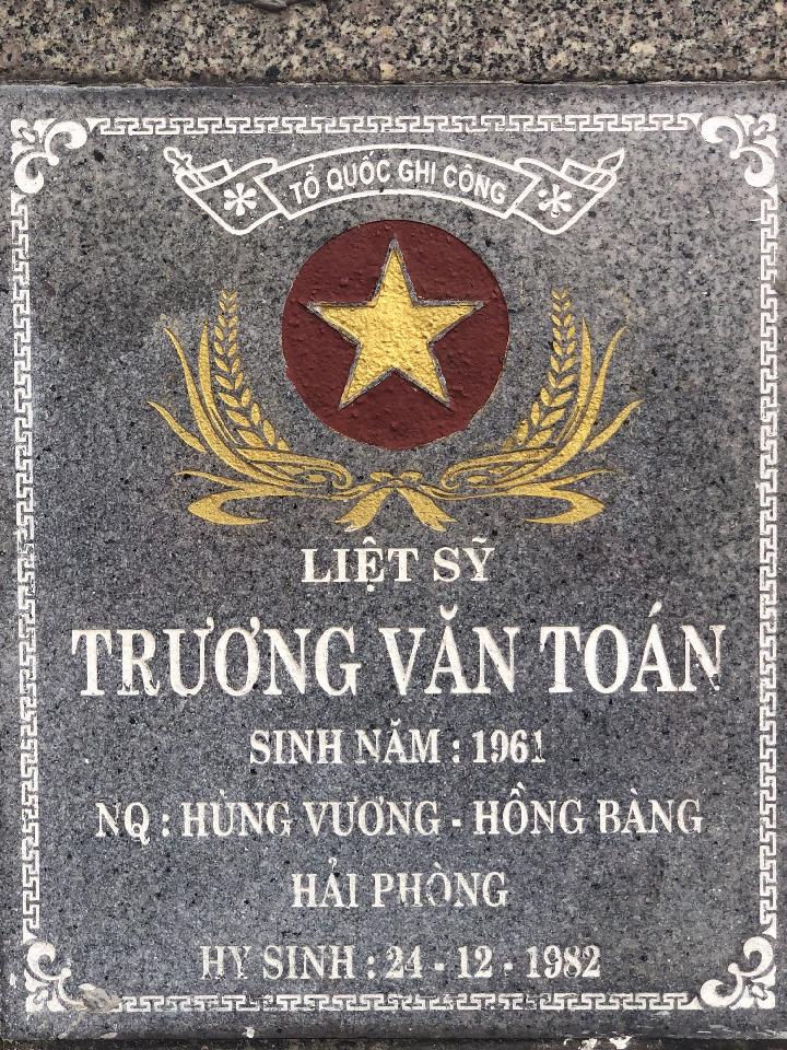 Ảnh mộ liệt sĩ Trương Văn Toán