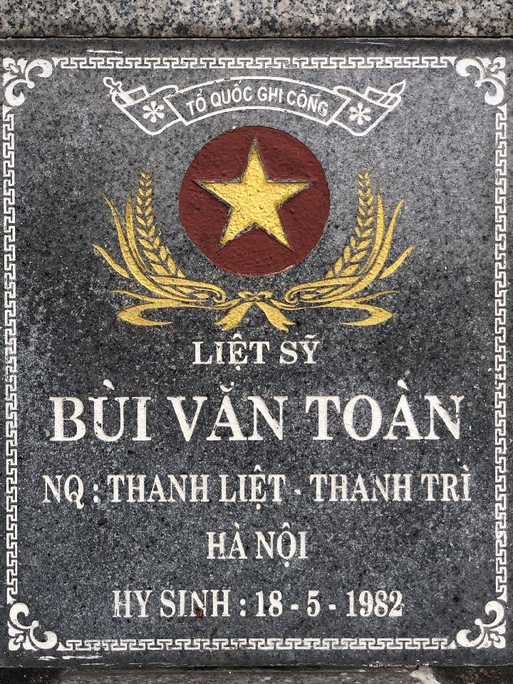 Ảnh mộ liệt sĩ Bùi Văn Toán