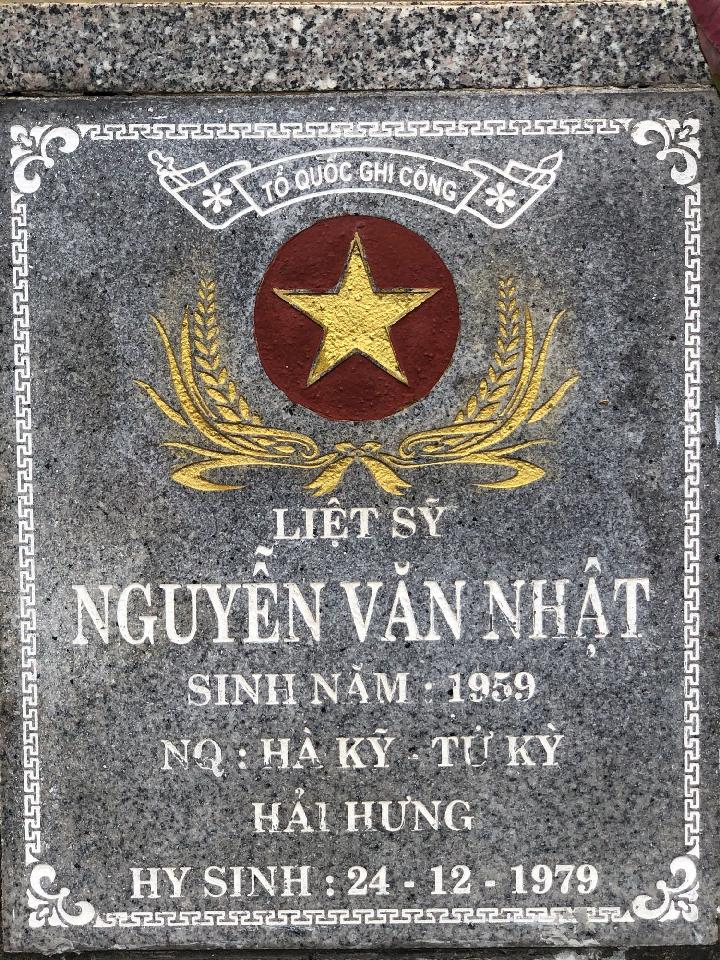 Ảnh mộ liệt sĩ Nguyễn Văn Thật