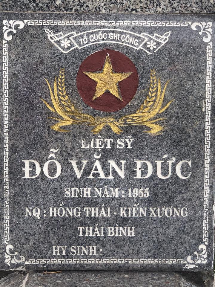Ảnh mộ liệt sĩ Đỗ Văn Đức