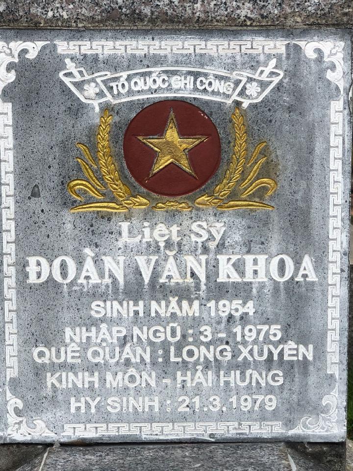 Ảnh mộ liệt sĩ Hoàng Anh Khoa