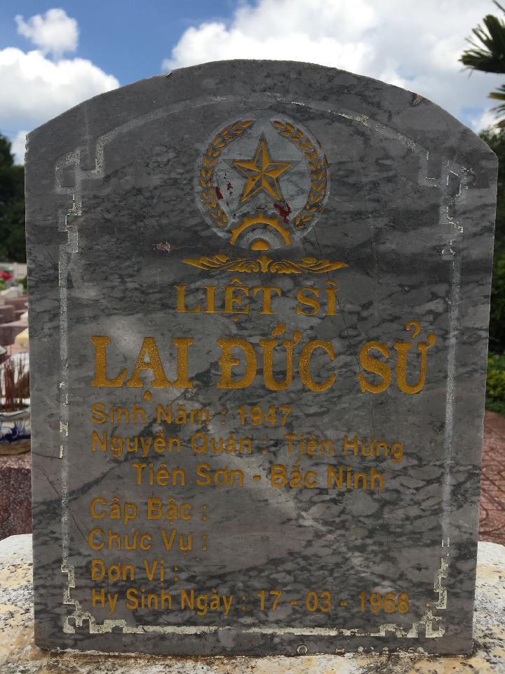 Ảnh mộ liệt sĩ Lại Đức Sử