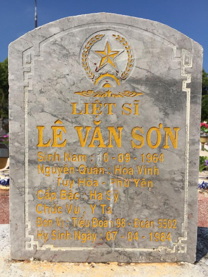Ảnh mộ liệt sĩ Lê Văn Sơn