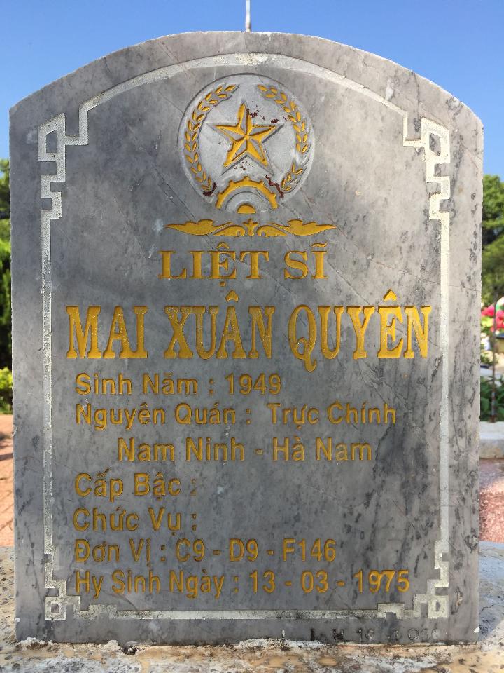 Ảnh mộ liệt sĩ Mai Xuân Quyên
