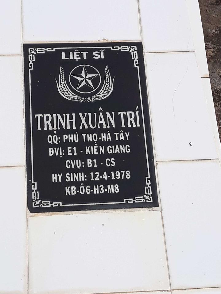 Ảnh mộ liệt sĩ Trịnh Xuân Trí