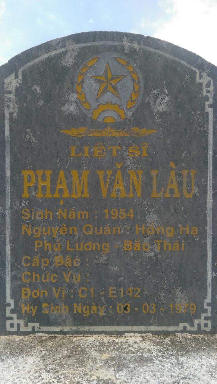 Ảnh mộ liệt sĩ Phạm Văn Làu