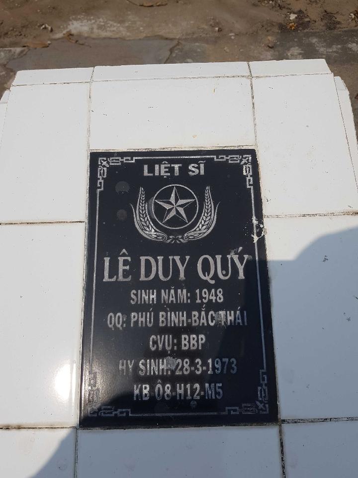 Ảnh mộ liệt sĩ Lê Duy Quý