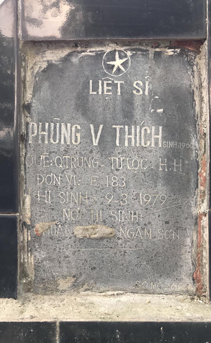 Ảnh mộ liệt sĩ Phùng Văn Thích