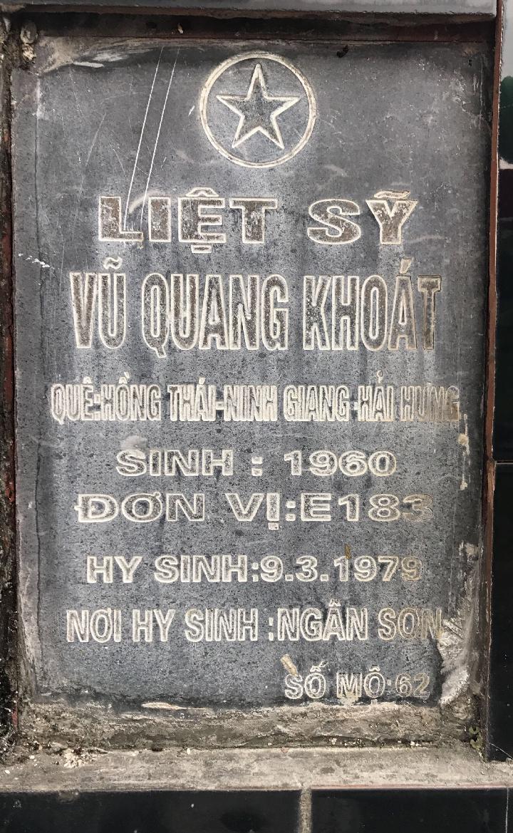 Ảnh mộ liệt sĩ Vũ Quang Khoát