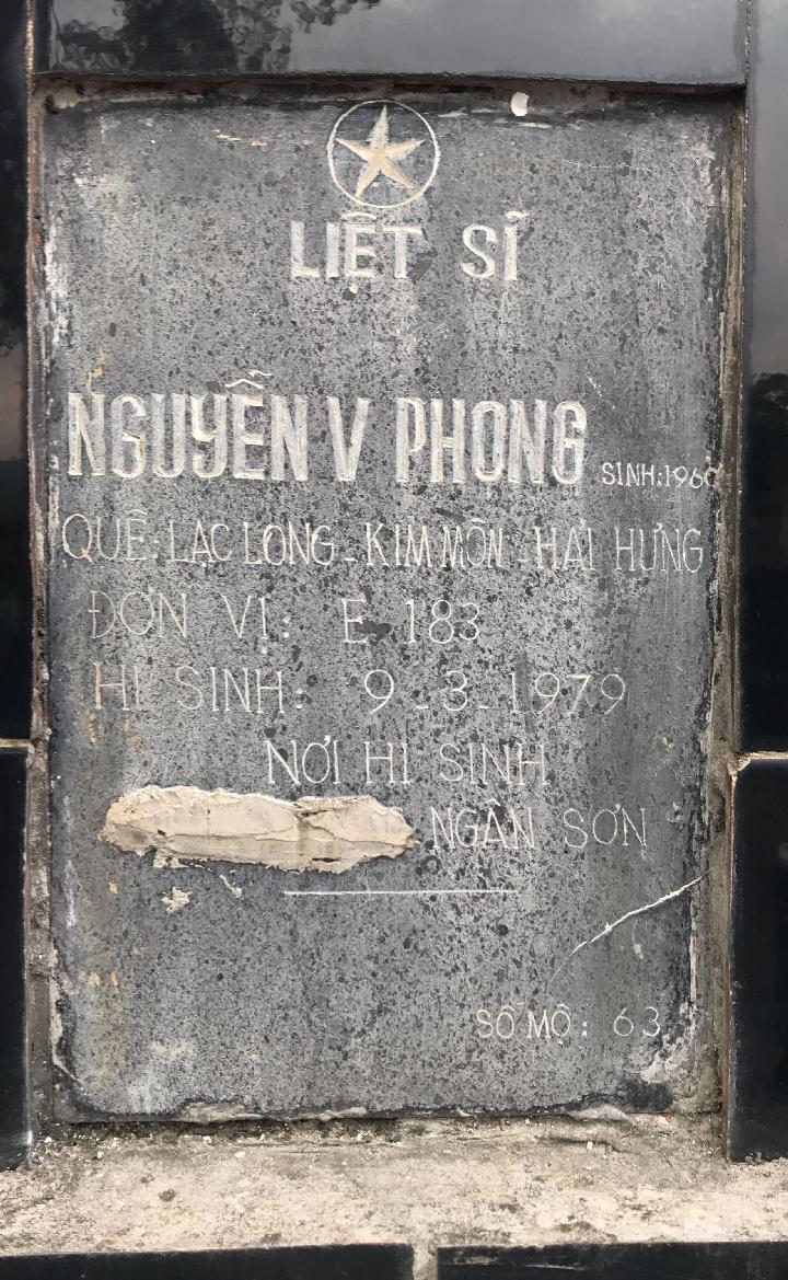 Ảnh mộ liệt sĩ Nguyễn Văn Phong