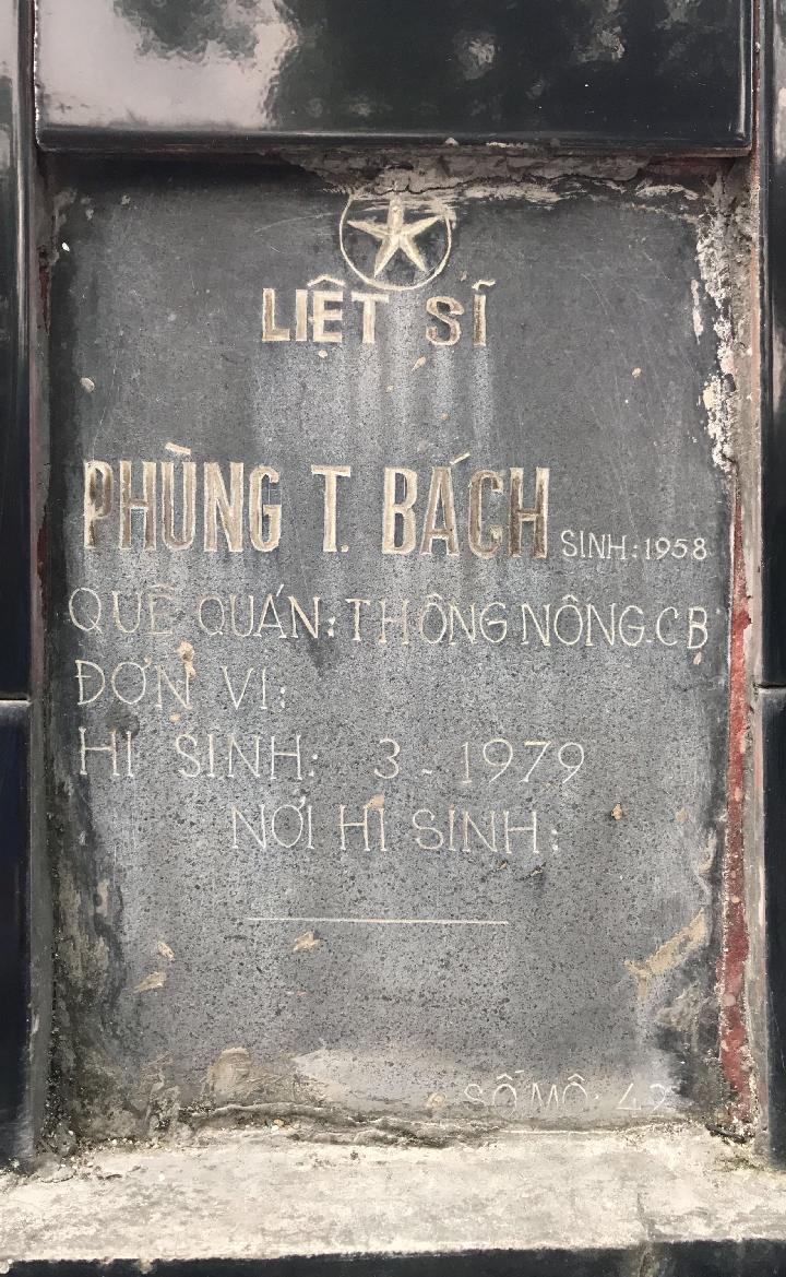 Ảnh mộ liệt sĩ Phùng Thị Bách