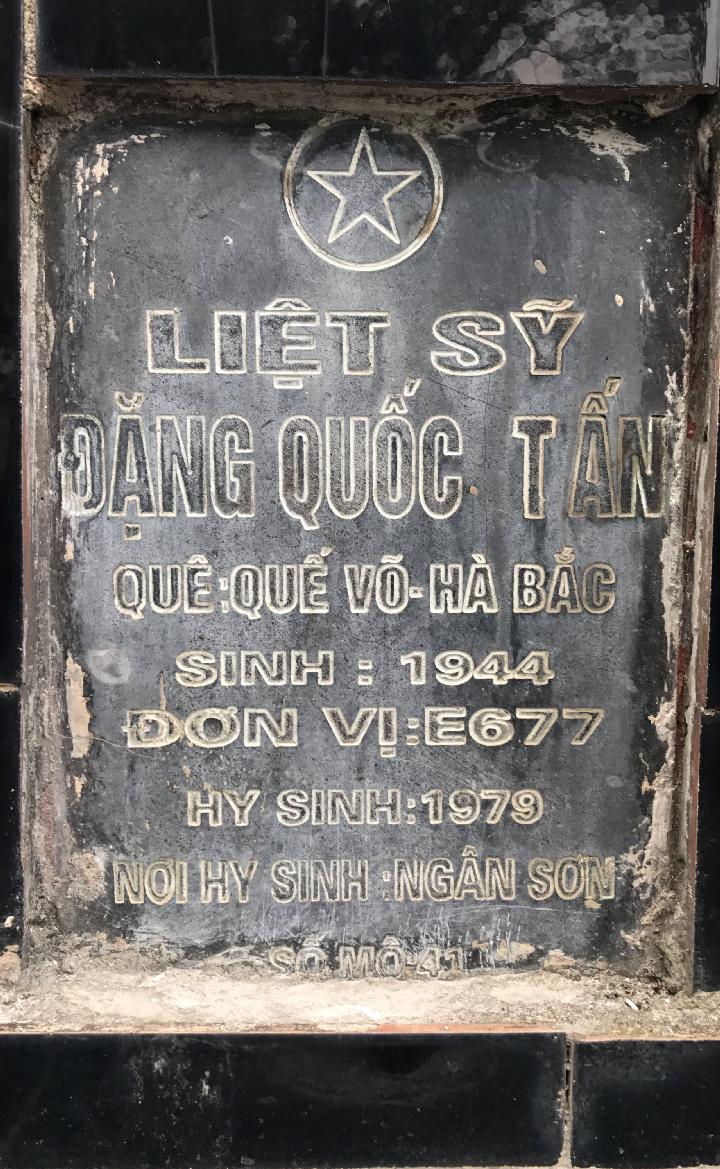 Ảnh mộ liệt sĩ Đặng Quốc Tấn