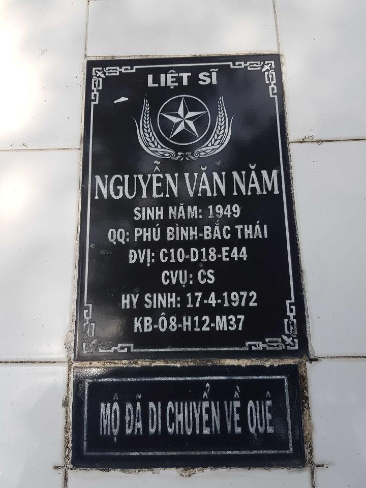 Ảnh mộ liệt sĩ Nguyễn Văn Năm