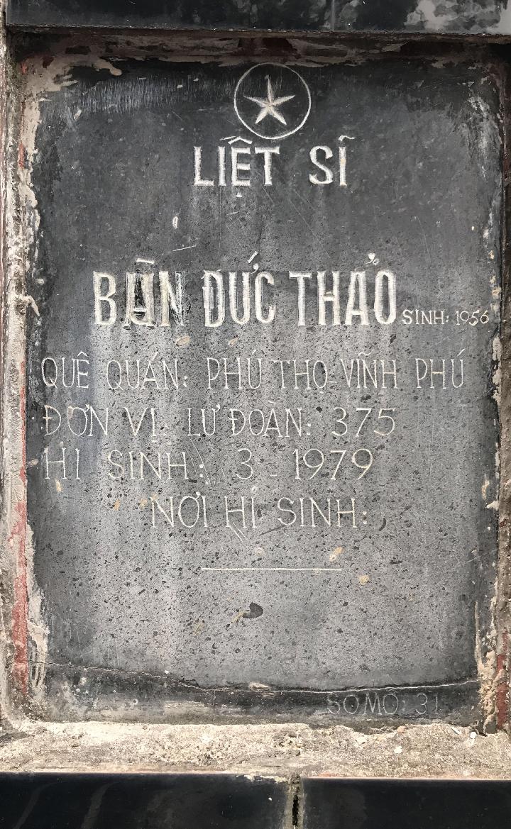 Ảnh mộ liệt sĩ Bàn Đức Thảo