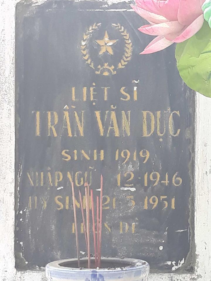 Ảnh mộ liệt sĩ TRẦN VĂN DỰC