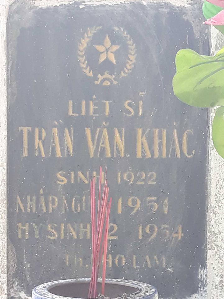 Ảnh mộ liệt sĩ TRẦN VĂN KHẮC
