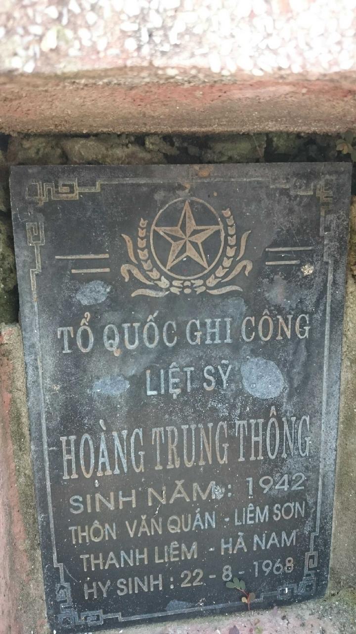 Ảnh mộ liệt sĩ Hoàng Trung Thông