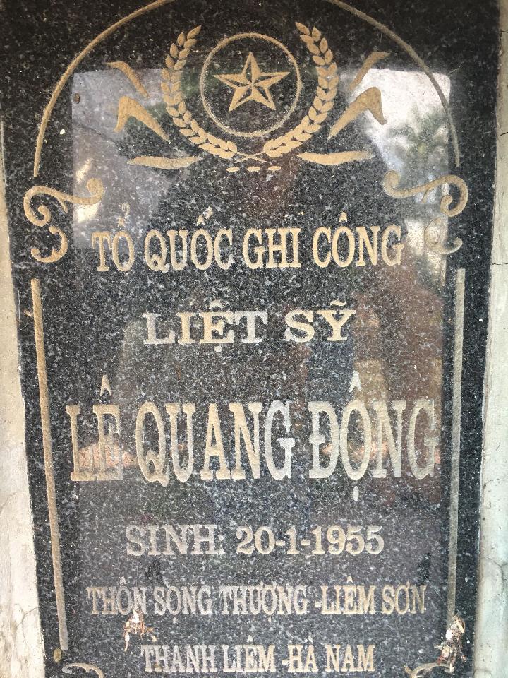 Ảnh mộ liệt sĩ Lê Quang Động