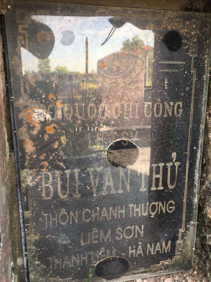 Ảnh mộ liệt sĩ Bùi Văn Thủ