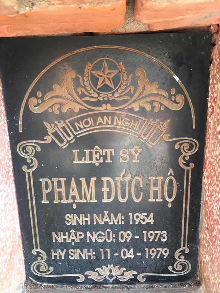Ảnh mộ liệt sĩ Phạm Đức Hộ