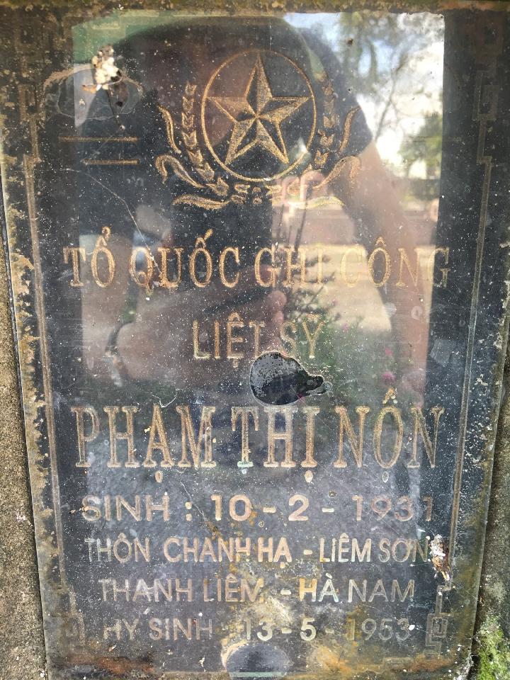 Ảnh mộ liệt sĩ Phạm Thị Nộn