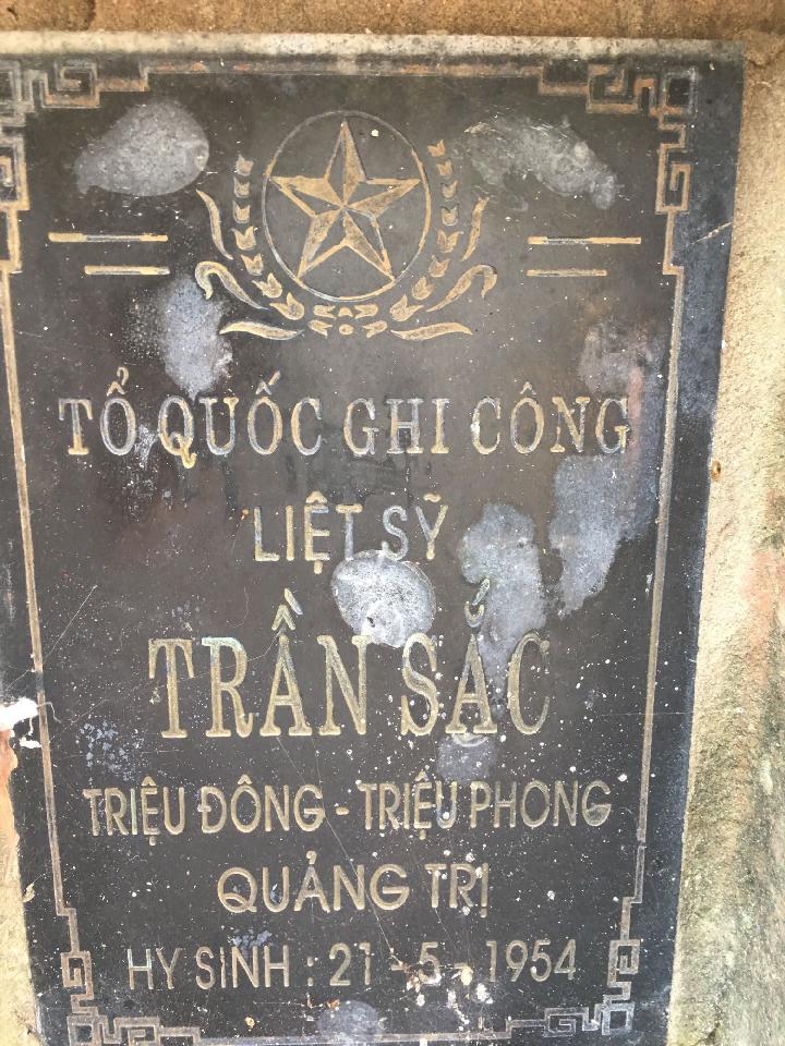 Ảnh mộ liệt sĩ Trần Sắc