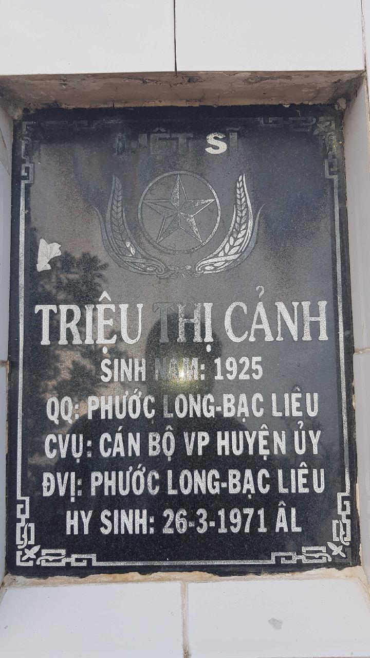 Ảnh mộ liệt sĩ Triệu Thị Cảnh